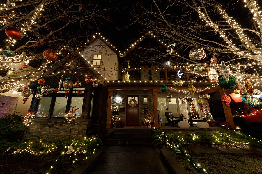 3 Benefits of Professional Holiday Lighting